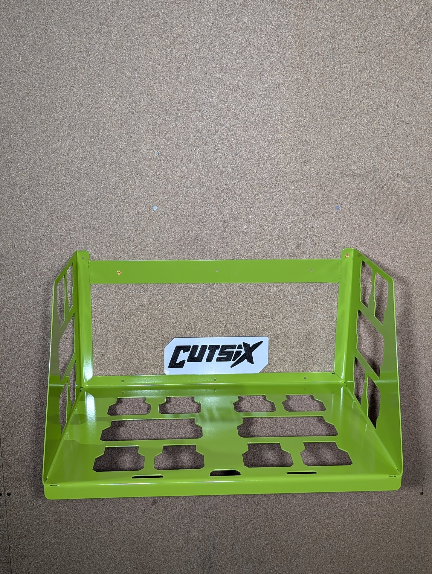 Pa*k out shelf