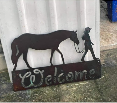 Horse welcome sign